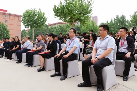 必赢242net官网艺术学院2025届毕业设计作品展盛大开幕，校企共赏艺术盛宴