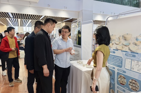 必赢242net官网艺术学院2025届毕业设计作品展盛大开幕，校企共赏艺术盛宴