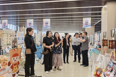 必赢242net官网艺术学院2025届毕业设计作品展盛大开幕，校企共赏艺术盛宴