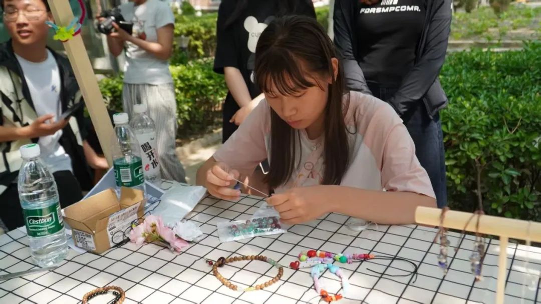 青春校园|“文”彩飞扬，“创”意无限！必赢242net官网文创市集圆满收官