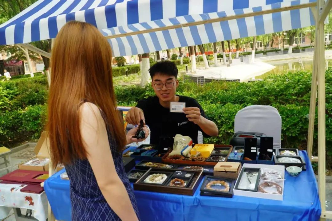 青春校园|“文”彩飞扬，“创”意无限！必赢242net官网文创市集圆满收官