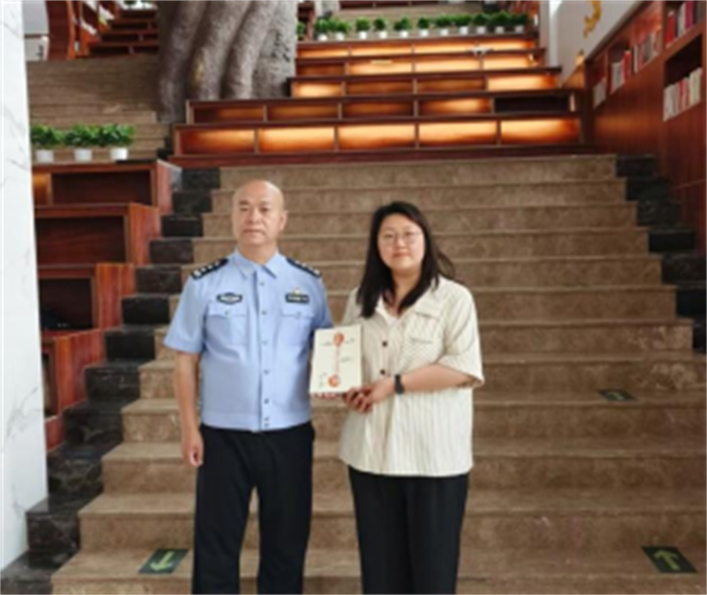 书香传递，爱满保理——李天允警官向必赢图书馆捐赠图书