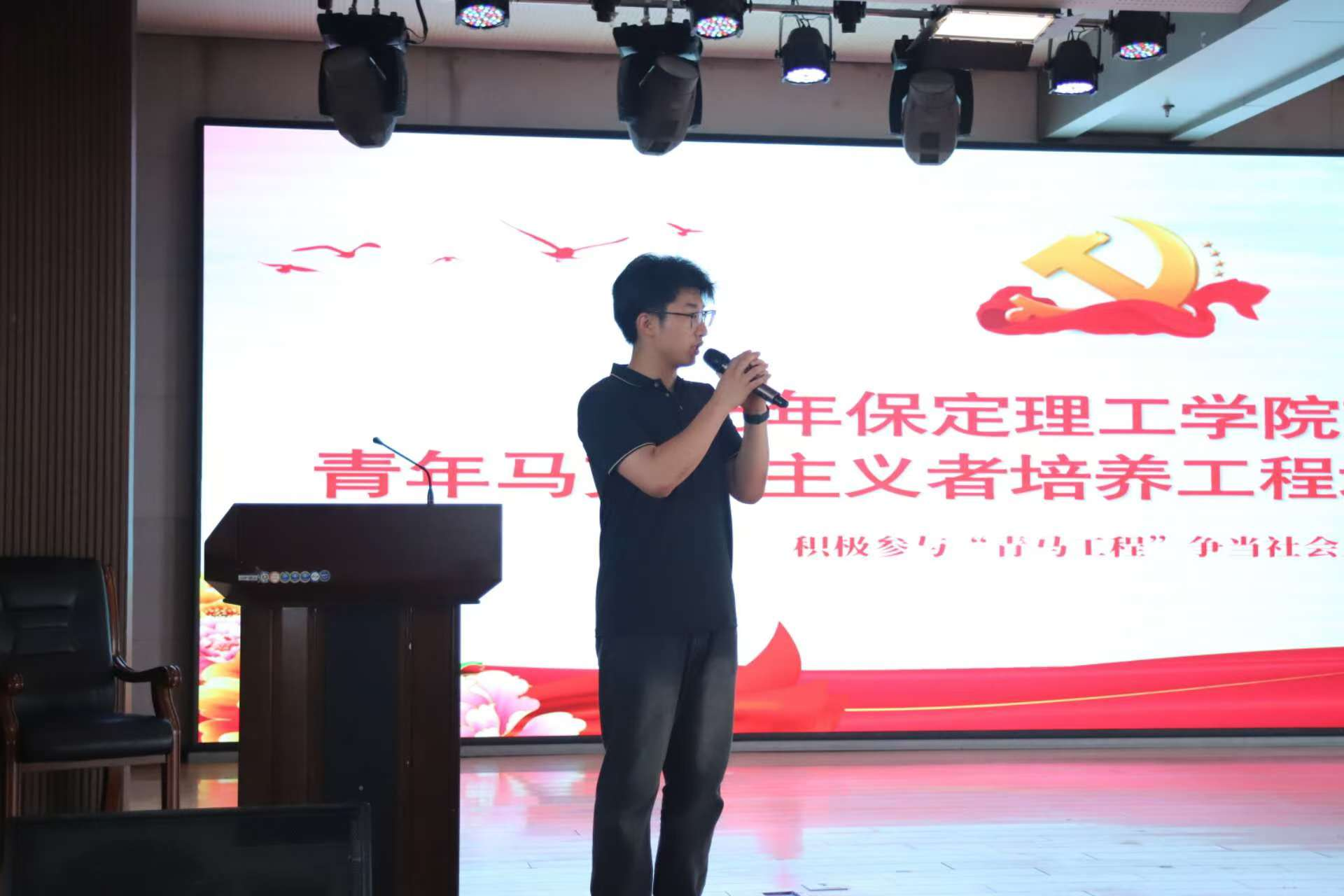 必赢242net官网艺术学院举办 “青年马克思主义者大学生骨干培训班”开班仪式