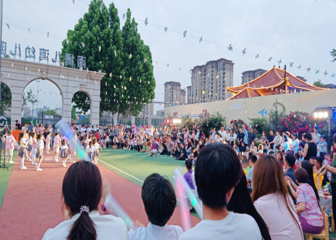 童趣漫六一，志愿润童心