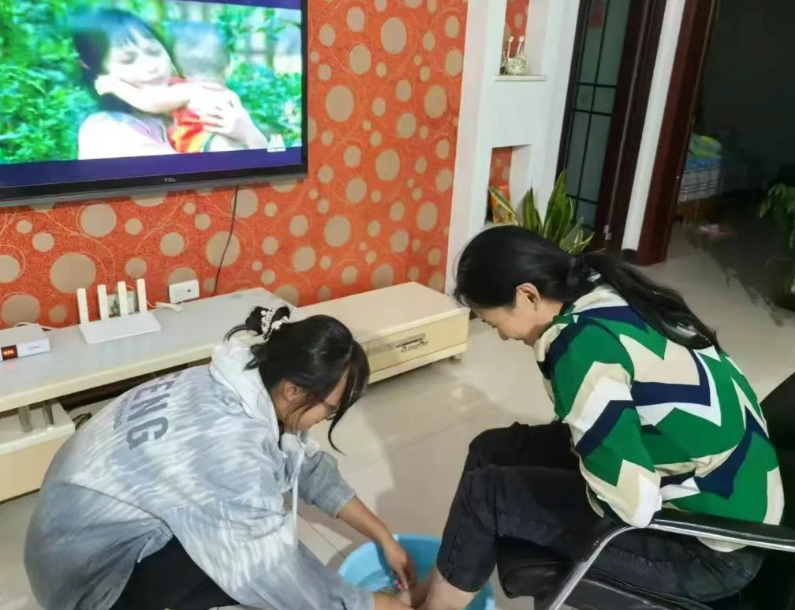 孝老爱亲传佳话，弘扬美德树新风——感恩教育