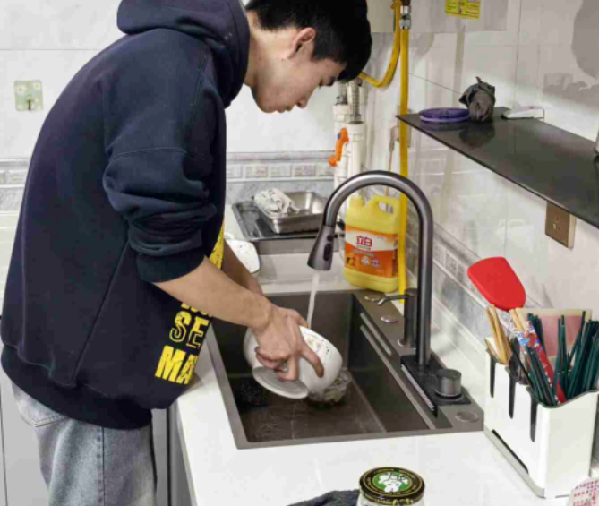 孝老爱亲传佳话，弘扬美德树新风——感恩教育