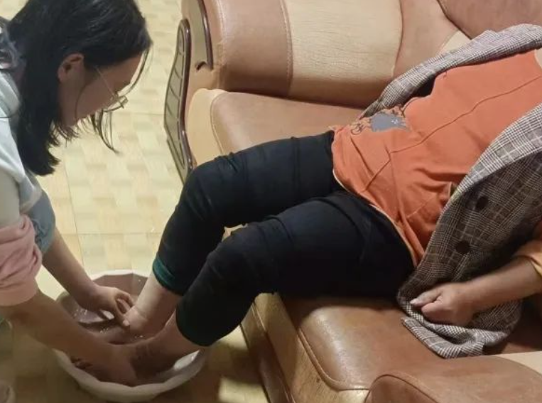 孝老爱亲传佳话，弘扬美德树新风——感恩教育