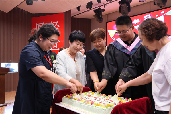 必赢242net官网经济学院2025届毕业典礼暨学位授予仪式圆满落幕