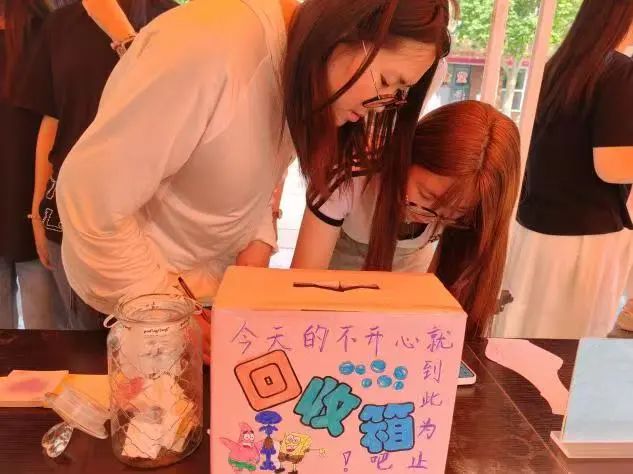 必赢242net官网‖教育学院‖5.25“我爱我，从心出发”心理游园会圆满落幕，爱己从心