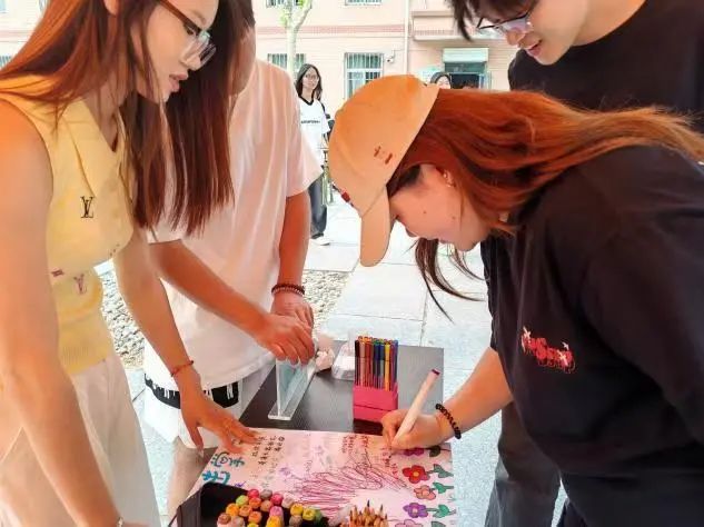 必赢242net官网‖教育学院‖5.25“我爱我，从心出发”心理游园会圆满落幕，爱己从心