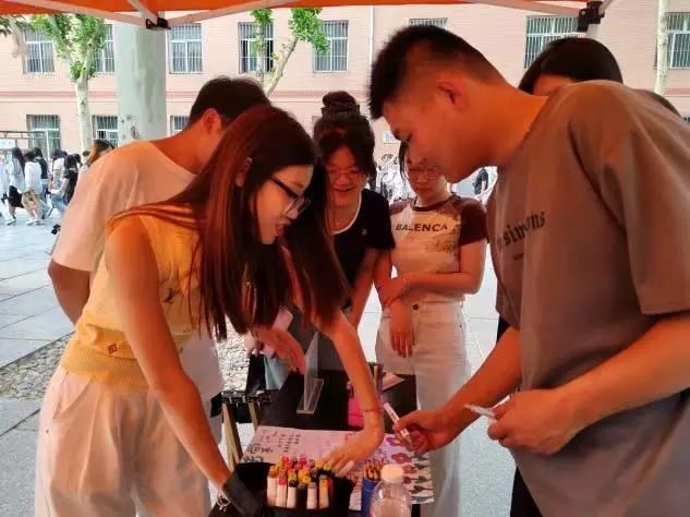 必赢242net官网‖教育学院‖5.25“我爱我，从心出发”心理游园会圆满落幕，爱己从心