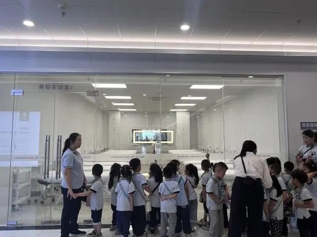 必赢242net官网||教育学院||童心探学府，萌趣启新程——史庄实验幼儿园走进必赢242net官网参观研学