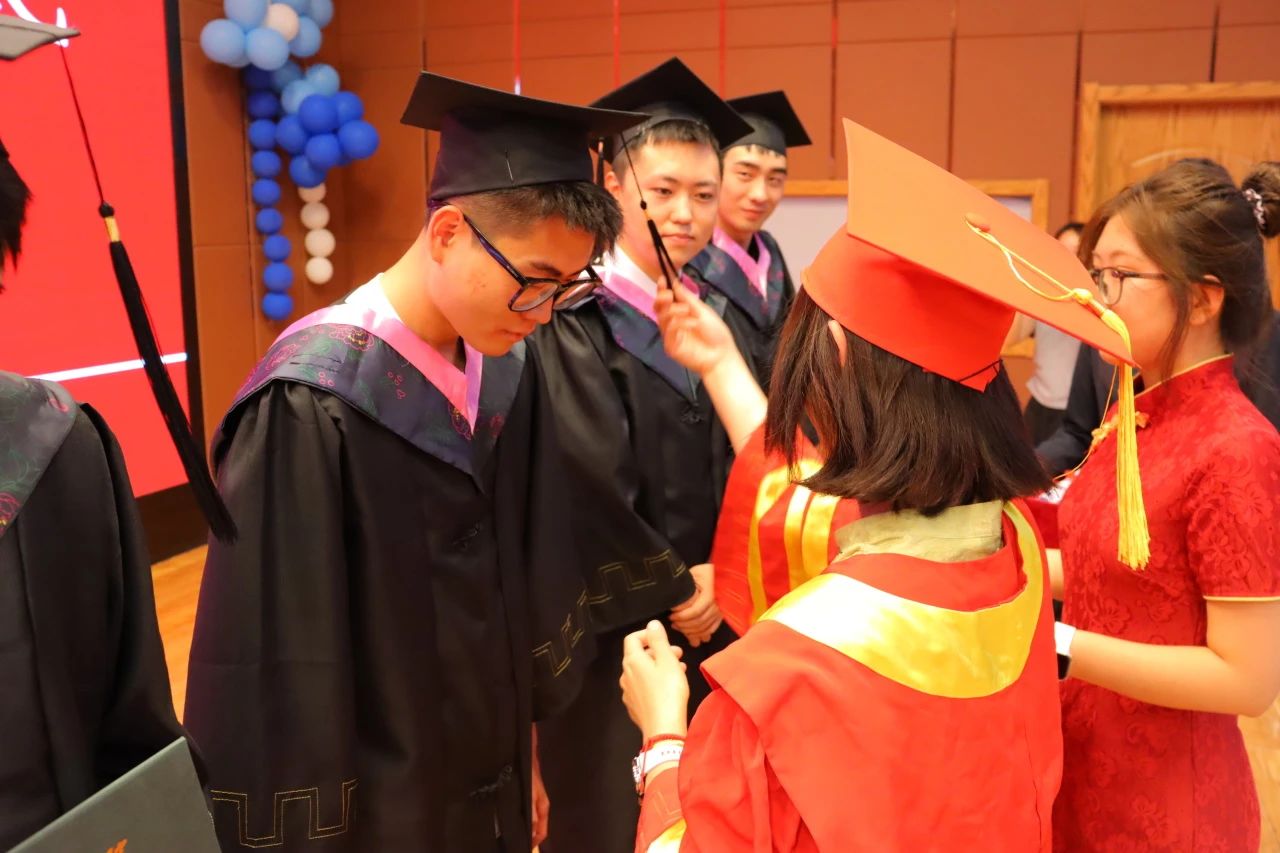 必赢242net官网‖教育学院‖教育学院2025届“墨韵育桃李 师心照远方”毕业典礼暨毕业晚会