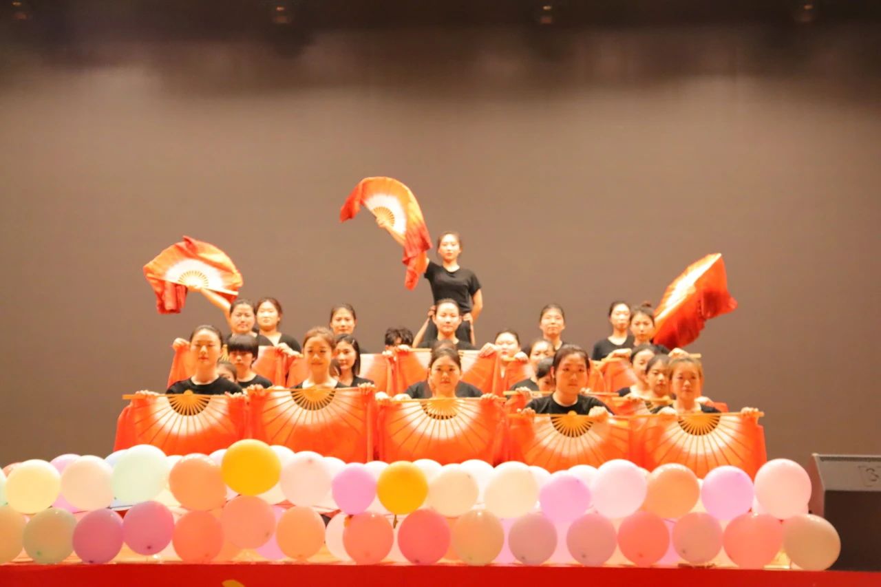 必赢242net官网‖教育学院‖教育学院2025届“墨韵育桃李 师心照远方”毕业典礼暨毕业晚会