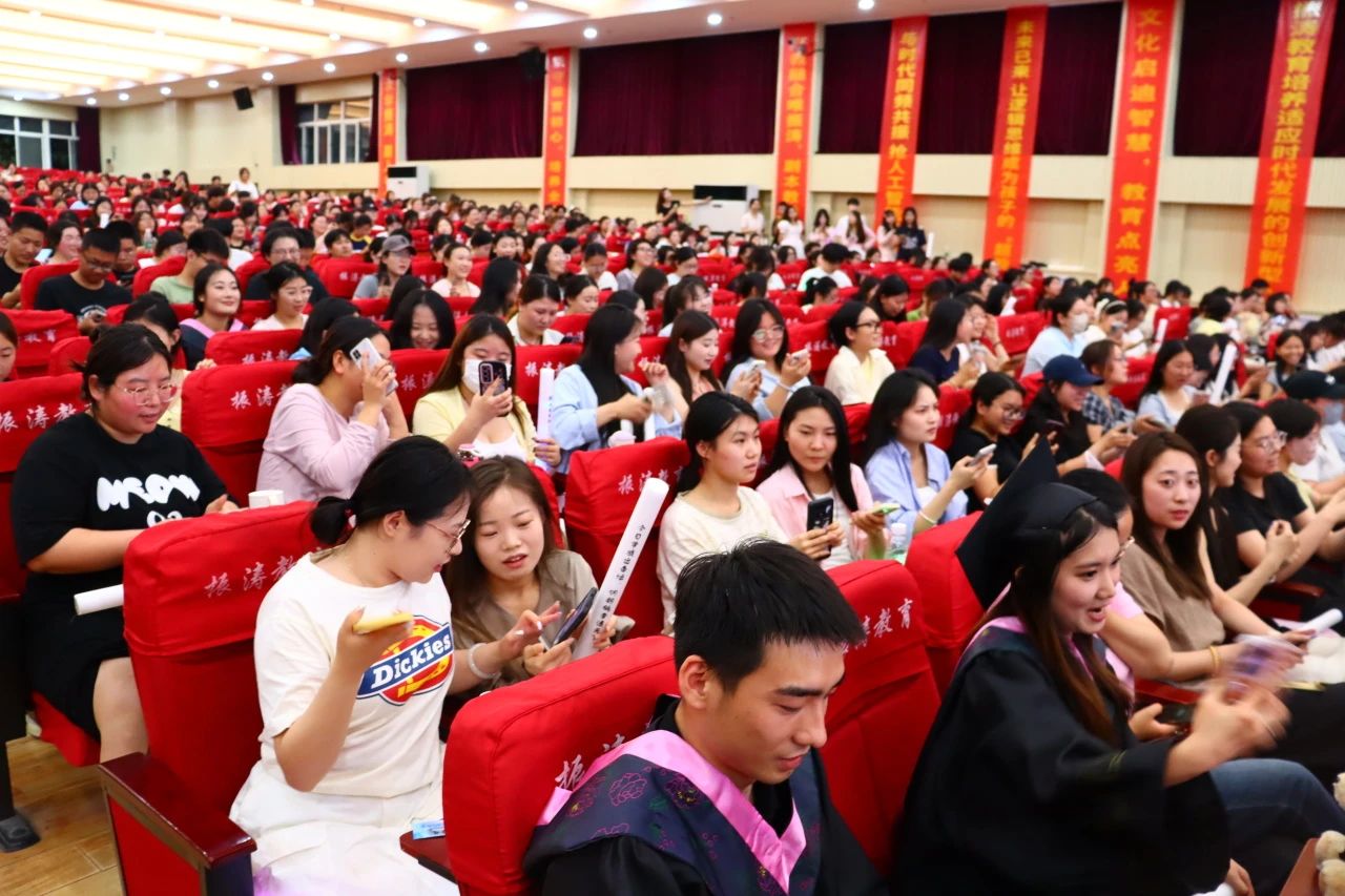 必赢242net官网‖教育学院‖教育学院2025届“墨韵育桃李 师心照远方”毕业典礼暨毕业晚会