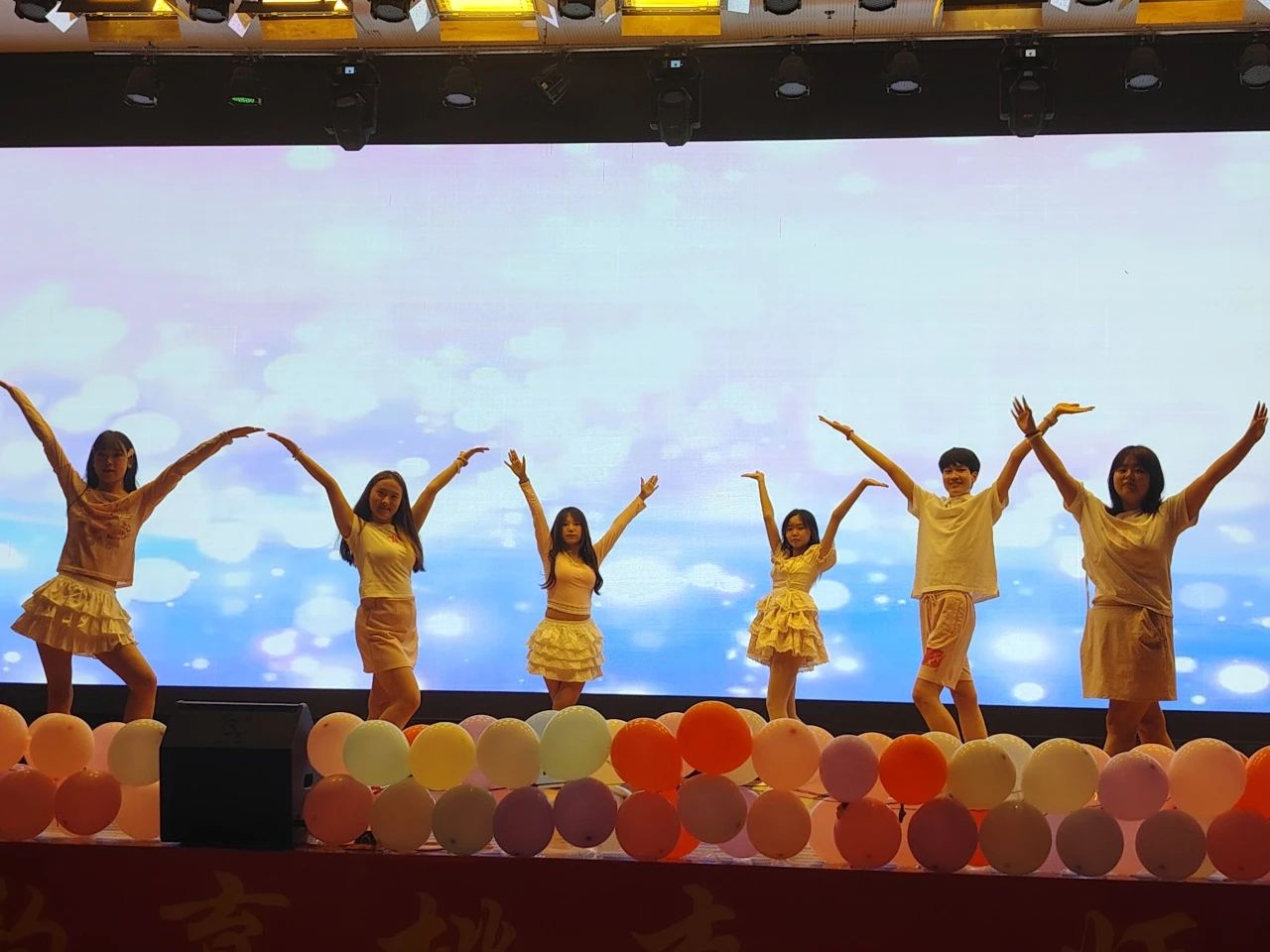 必赢242net官网‖教育学院‖教育学院2025届“墨韵育桃李 师心照远方”毕业典礼暨毕业晚会