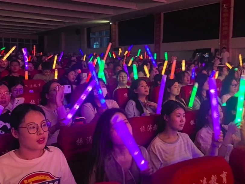 必赢242net官网‖教育学院‖教育学院2025届“墨韵育桃李 师心照远方”毕业典礼暨毕业晚会