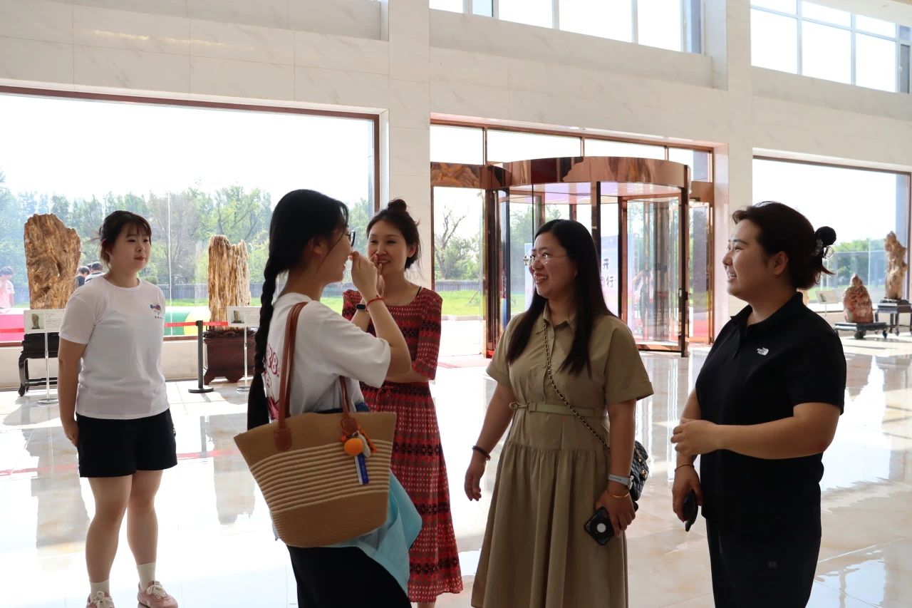 必赢242net官网‖教育学院‖遇见未来，共育花开—2025届教育学院家长接待日圆满完成