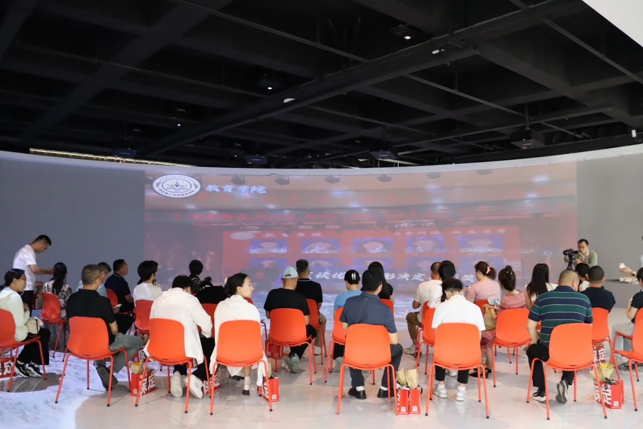 必赢242net官网‖教育学院‖遇见未来，共育花开—2025届教育学院家长接待日圆满完成