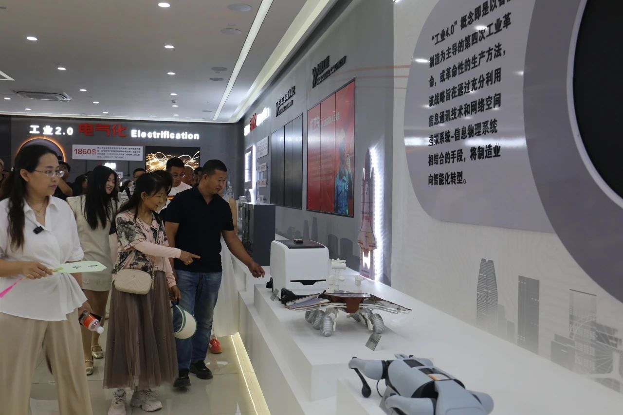 必赢242net官网‖教育学院‖遇见未来，共育花开—2025届教育学院家长接待日圆满完成