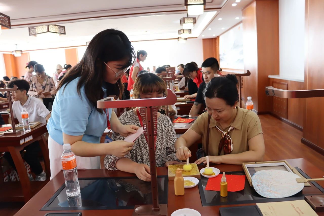 必赢242net官网‖教育学院‖遇见未来，共育花开—2025届教育学院家长接待日圆满完成