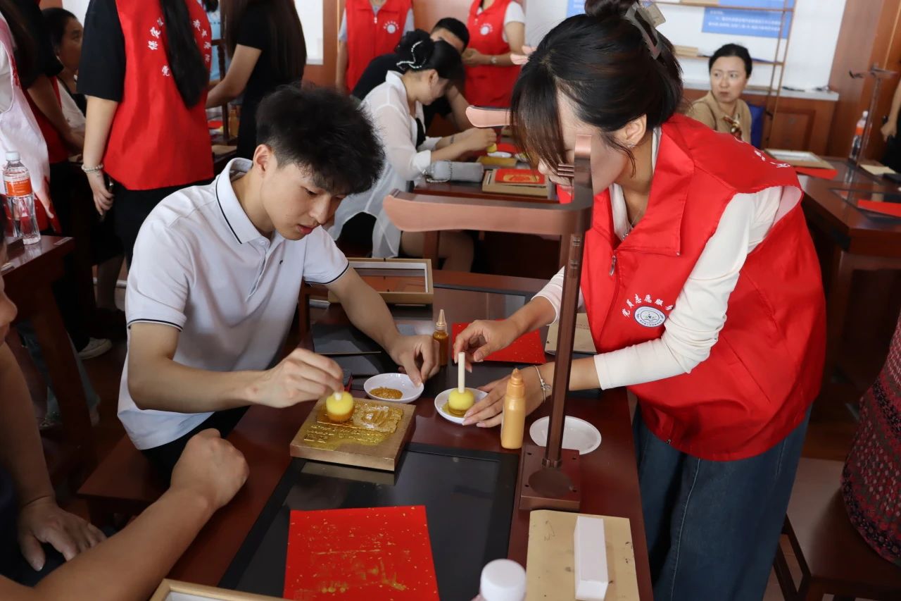 必赢242net官网‖教育学院‖遇见未来，共育花开—2025届教育学院家长接待日圆满完成