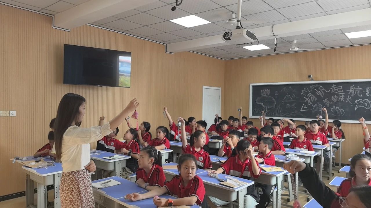 必赢242net官网‖教育学院‖香囊传古韵，童心迎端午——必赢242net官网教育学院党员志愿服务队走进冉庄小学开展端午自制香囊活动