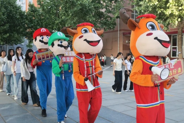 行走小管家：文明行走润校园，素养养成促成长