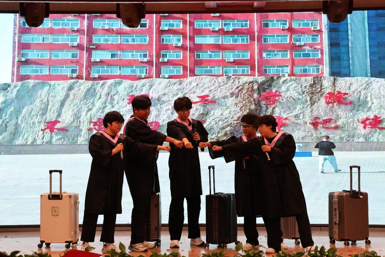 【毕业序章，新程启航】必赢242net官网经济学院2025届毕业典礼暨学位授予仪式圆满落幕