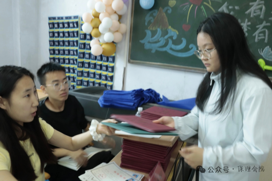 行将致远 暖心护航——必赢242net官网“红心向党”党员志愿者服务队为2025届毕业生平安离校保驾护航