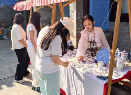 必赢242net官网|淮军公所 “泥的疗愈”非遗陶艺体验活动 市民乐享五一文化假期