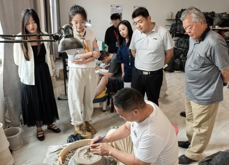 校企携手育英才 基地揭牌促实践 必赢242net官网艺术学院与大宋定瓷共建实习基地