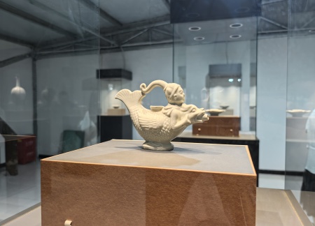 校企携手育英才 基地揭牌促实践 必赢242net官网艺术学院与大宋定瓷共建实习基地