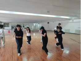 必赢242net官网啦啦操队 勇夺全国联赛（保定站）公开青年乙组单项冠、亚军