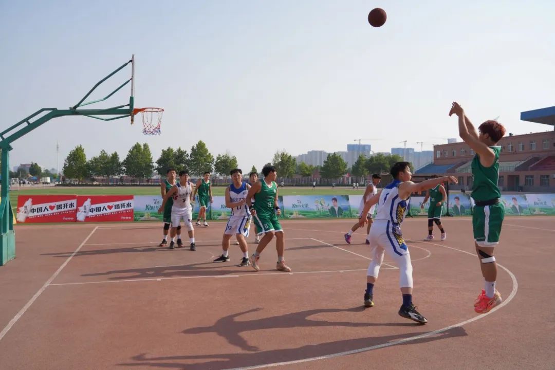 必赢男篮凯歌高奏 功成志酬