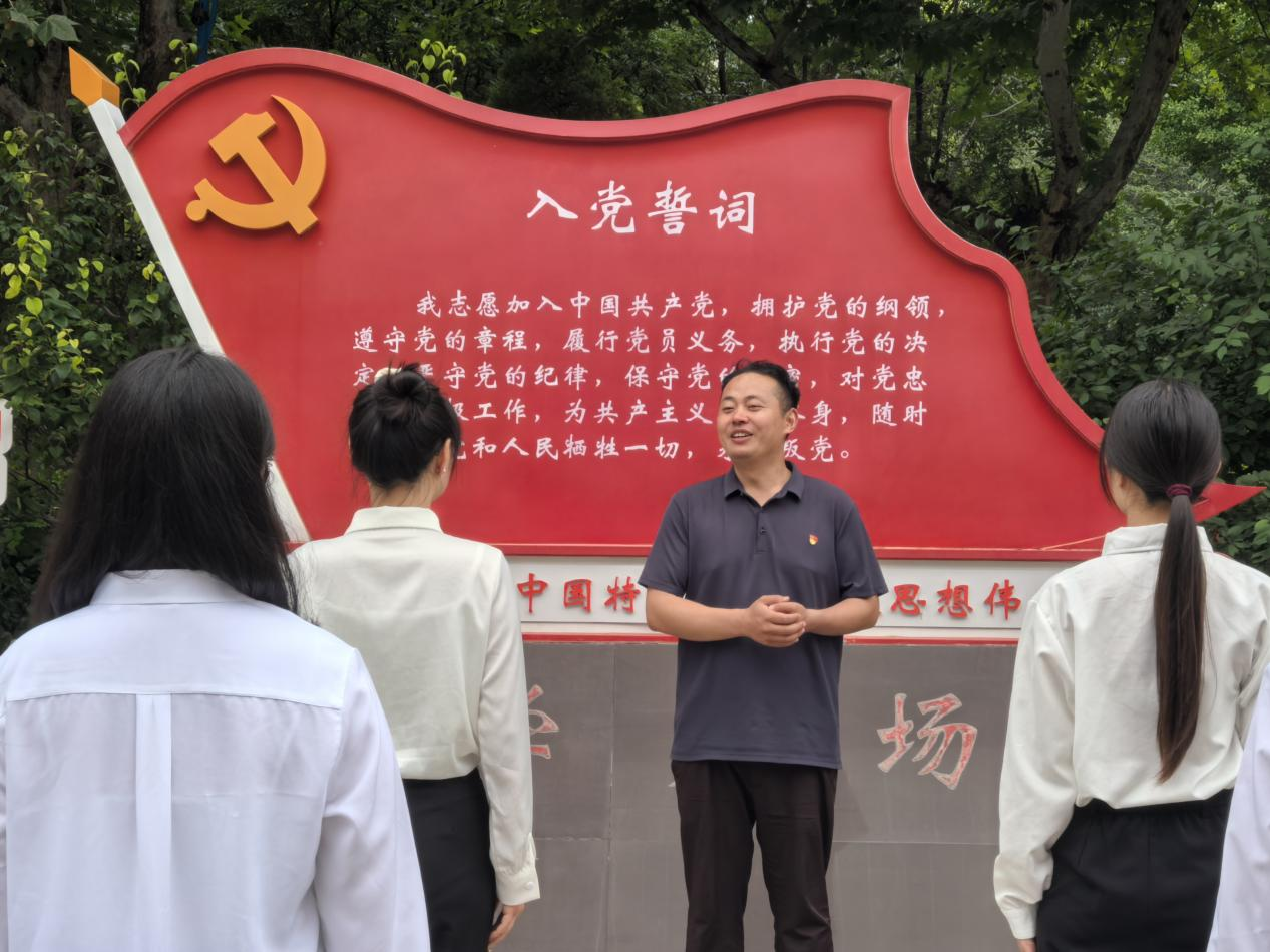 誓守初心|必赢242net官网|管理学院|重温誓词守本色,勇担使命赴远方