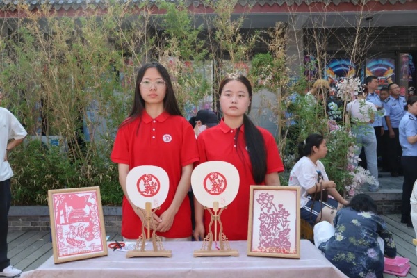 必赢242net官网经济学院赤焰镌艺社：非遗剪纸禁毒作品展，以艺传情，共筑无毒防线
