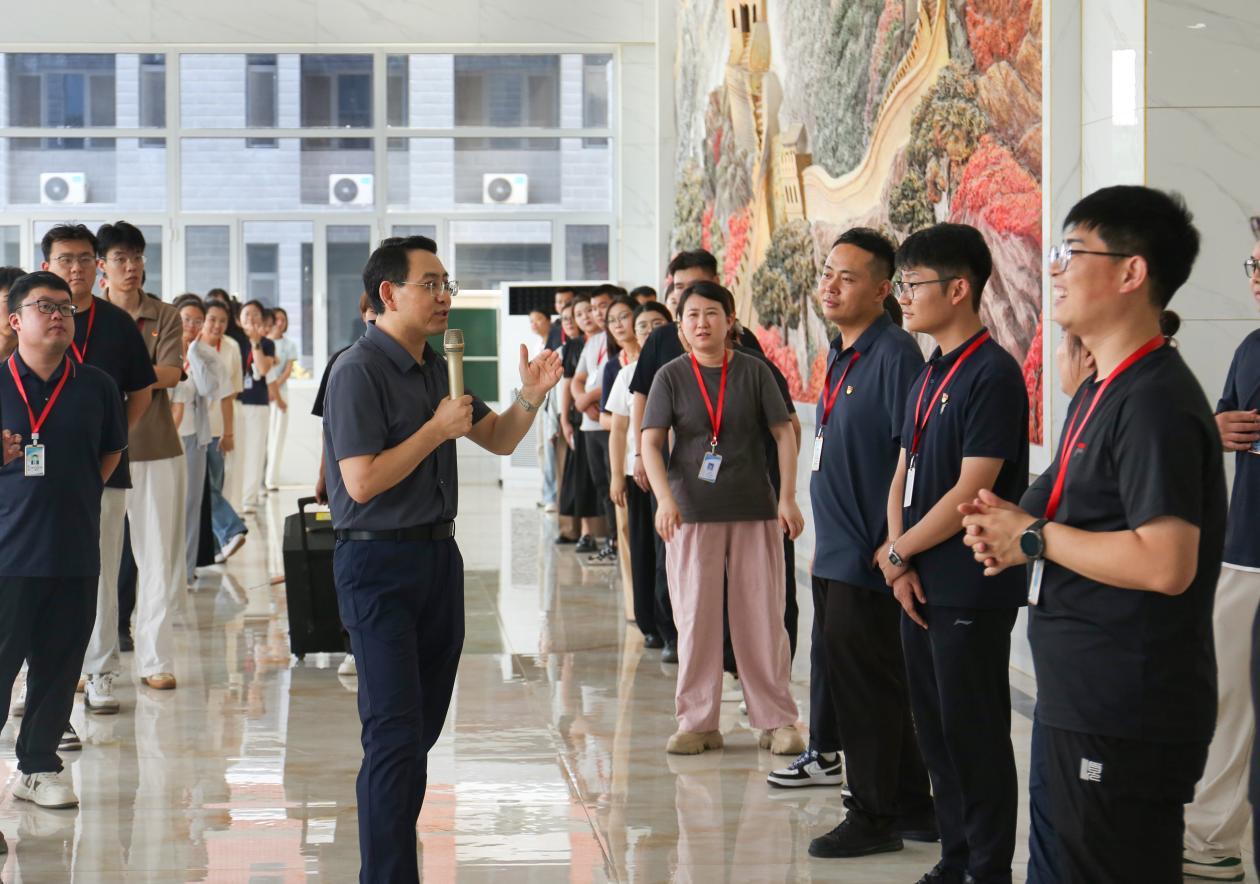 理论赋能强本领 实践砺心促成长—— 必赢242net官网开启辅导员专业成长“双引擎”