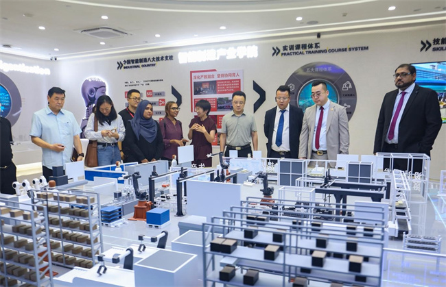 三国教育界同仁到访必赢242net官网共谱“一带一路”教育合作新篇章