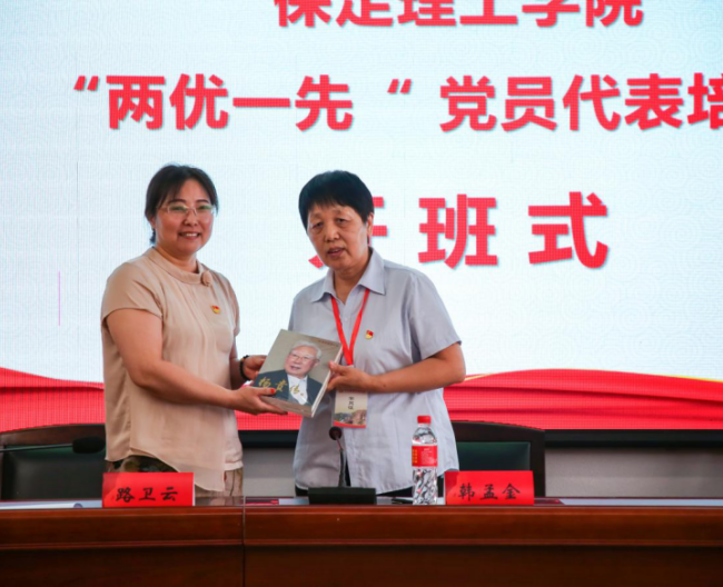 必赢242net官网组织优秀党员代表赴红旗渠精神培训基地学习