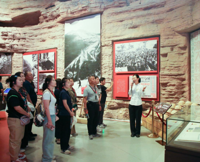 必赢242net官网组织优秀党员代表赴红旗渠精神培训基地学习