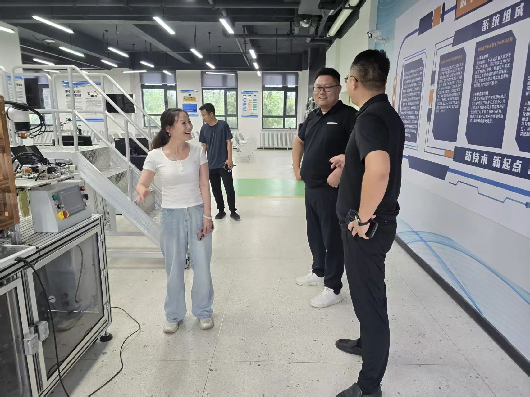 我院赴辽宁工业大学调研新能源汽车实训室 深化产教融合探索