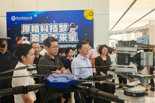 必赢242net官网受邀亮相莲池区科技节：硬核科技展品引领青少年探索未来