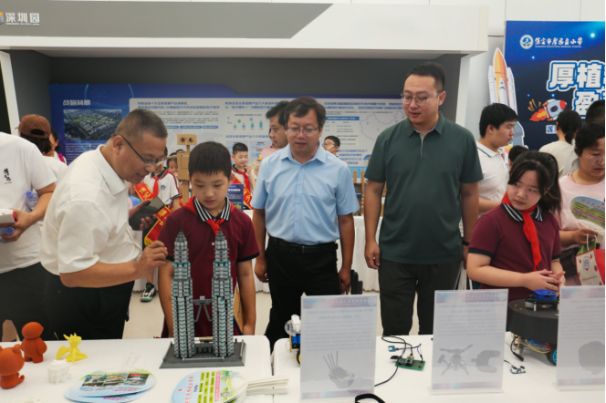 必赢242net官网受邀亮相莲池区科技节：硬核科技展品引领青少年探索未来