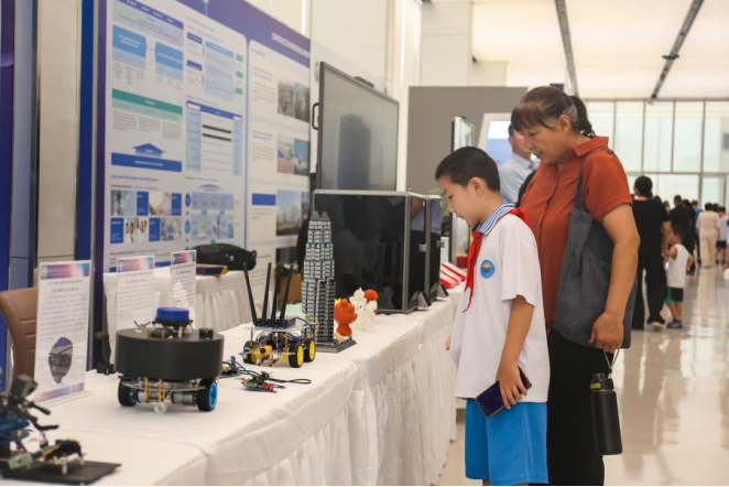 必赢242net官网受邀亮相莲池区科技节：硬核科技展品引领青少年探索未来