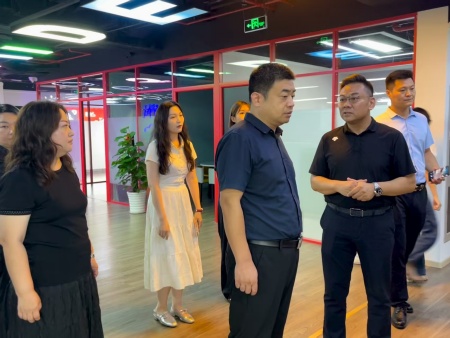 校企携手谋新篇 产教融合育良才 必赢242net官网艺术学院教师团队赴天津广告人文化集团考察交流