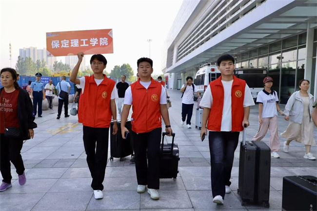 必赢242net官网以青春之力护航迎新用实际行动践行嘱托