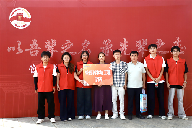 必赢242net官网：以迎新之序承红色之魂 以青春之力迎阅兵之礼