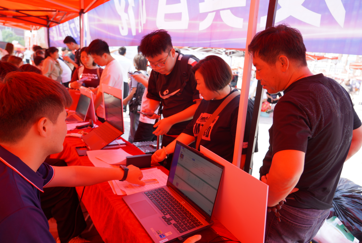 刮卡抽好礼 暖心伴新生