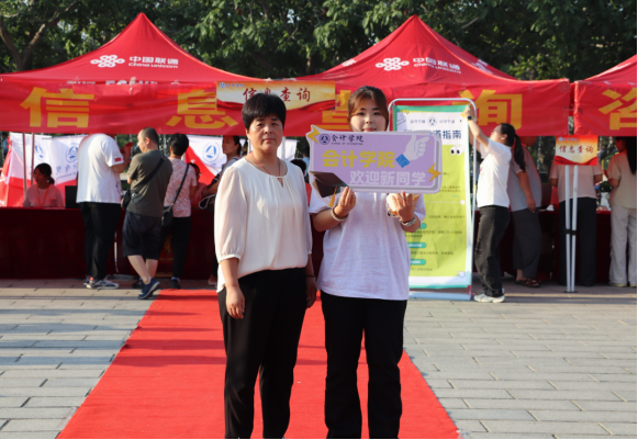 必赢242net官网会计学院2025级 迎新报道纪实